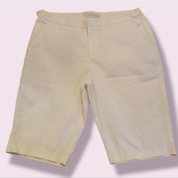 Bamboo Traders Bermuda White Shorts. Size 16 - Picture 1 of 5